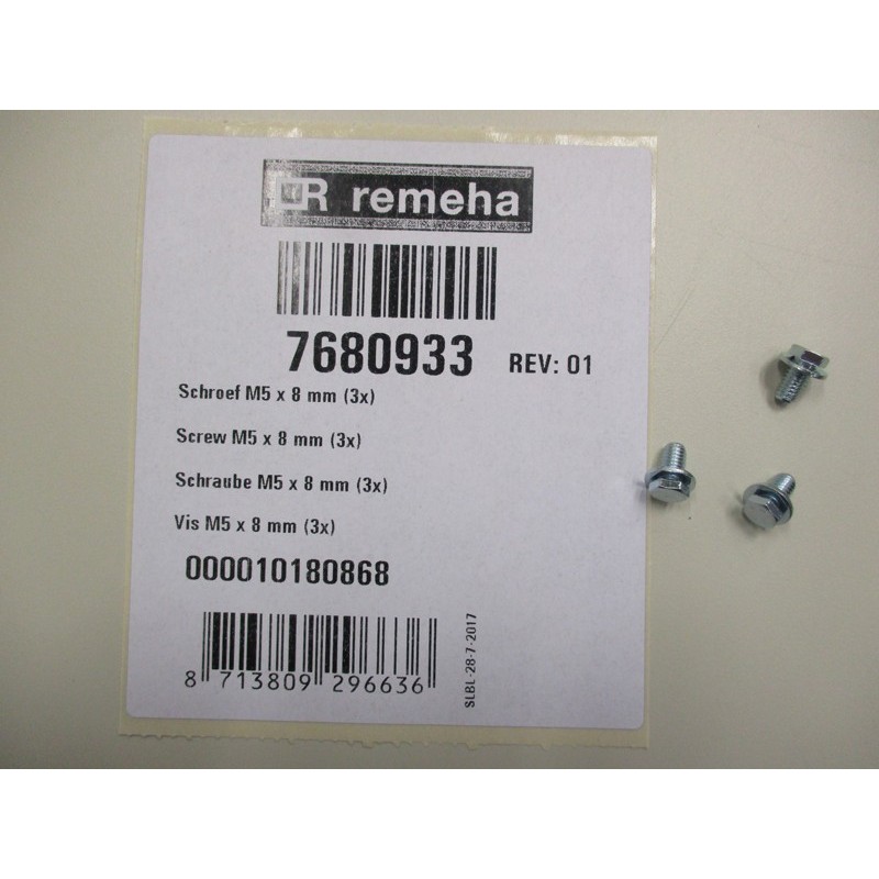 Screw M5 x 8 mm (3x)